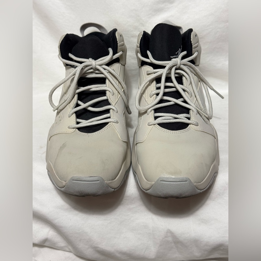 Size 9.5 men’s- Jordan Lift Off Reflect Silver